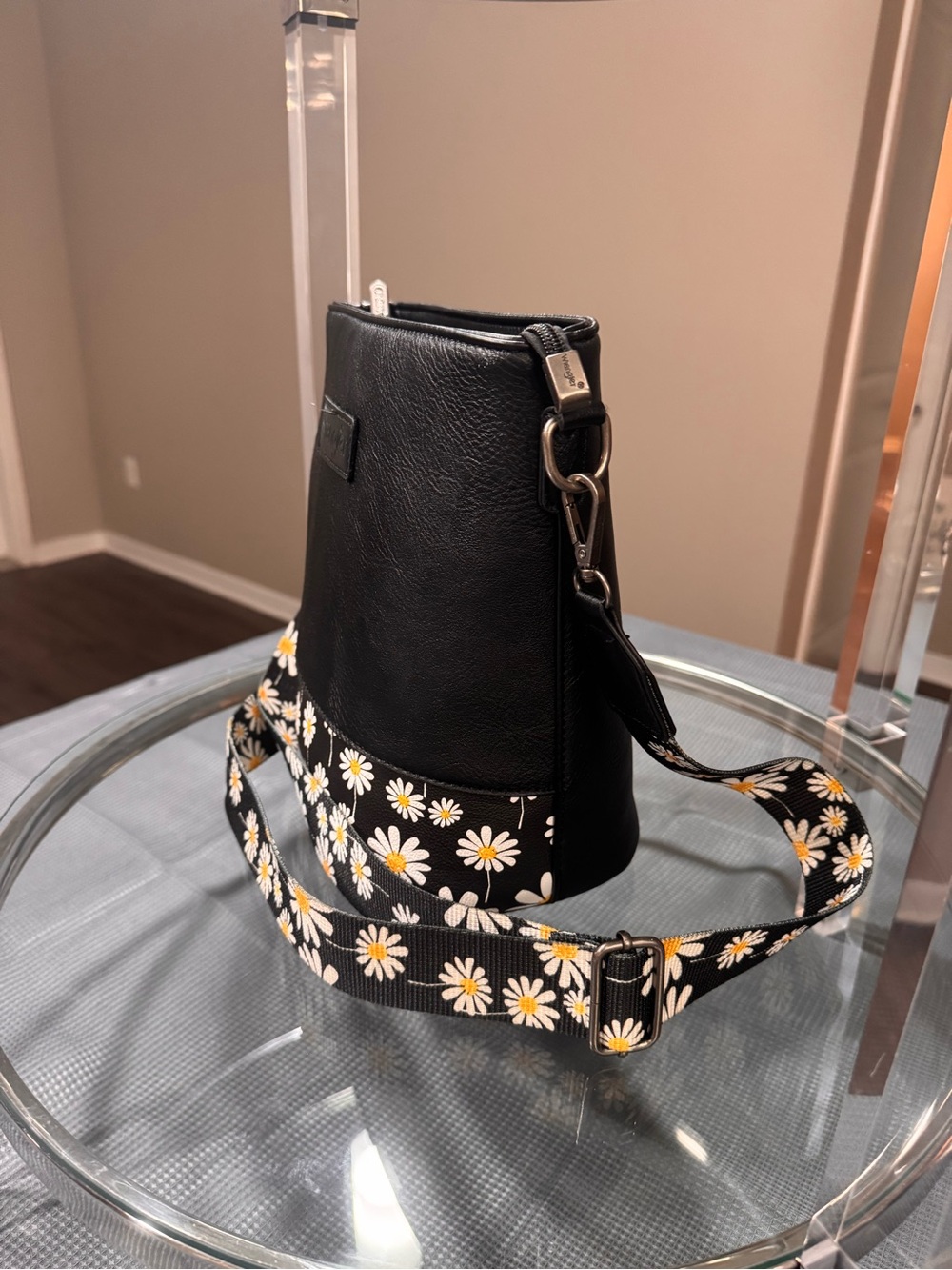 Wrangler Black Crossbody with Daisy Strap - Picture 11 of 16